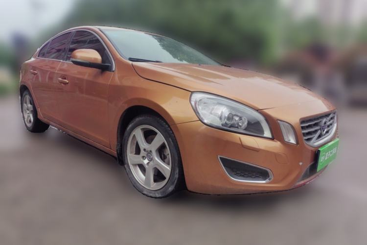 Used Volvo S60 2012 T5 Zhiya Edition Front Right 45 Deg