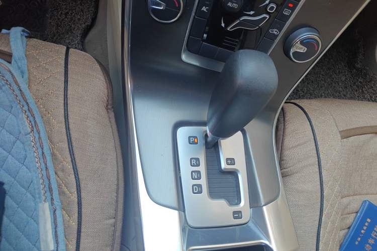 Used Volvo S60 2012 1.6T DRIVe Comfort Edition Gear Lever