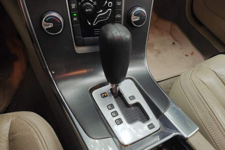 Used Volvo S60 2012 1.6T DRIVe Comfort Edition Gear Lever
