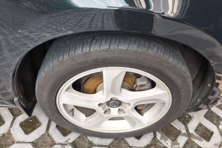 Used Volvo S60 2012 T5 Comfort Edition Right Front Wheel Hub
