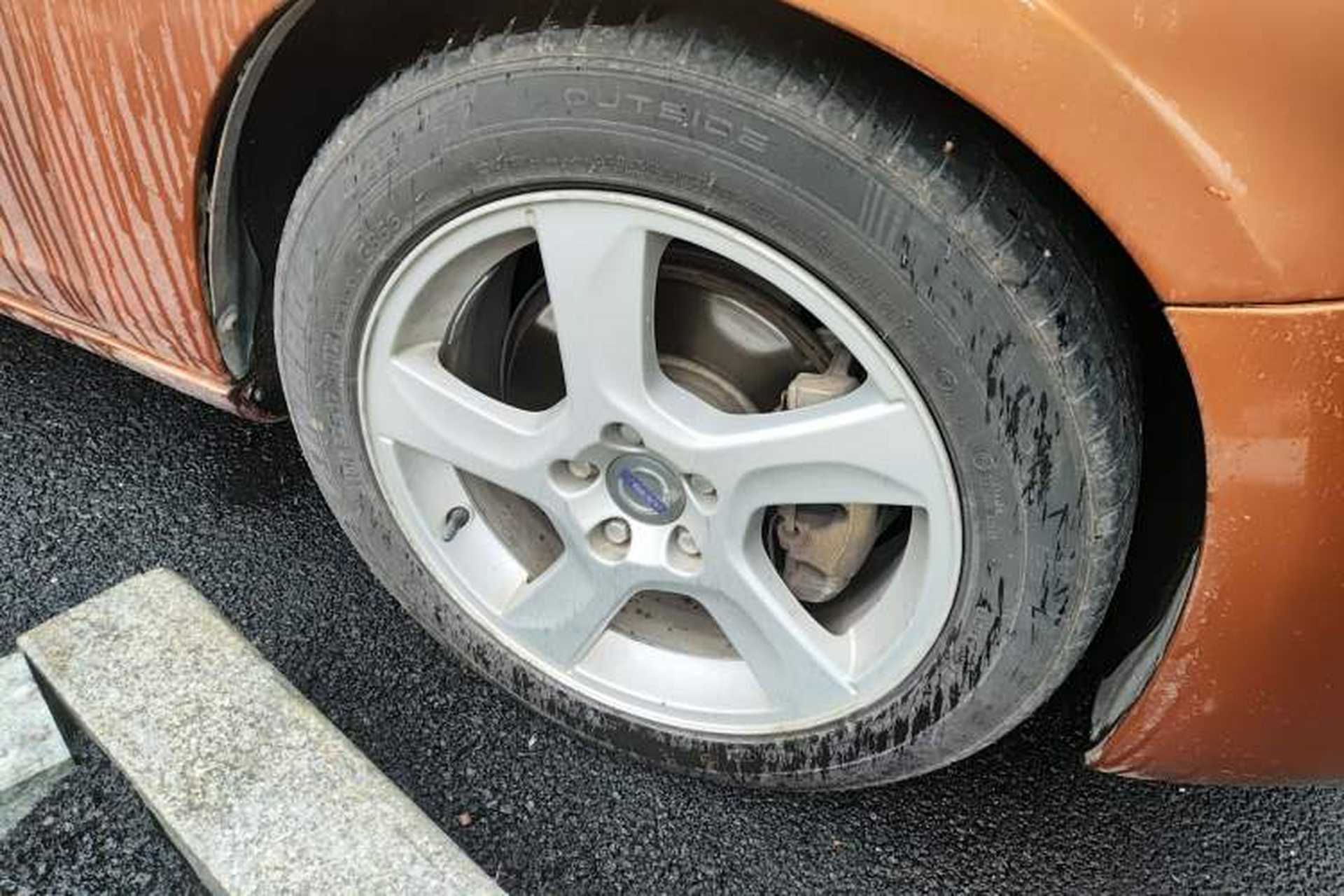 Used Volvo S60 2012 T5 Comfort Edition Right Front Wheel Hub