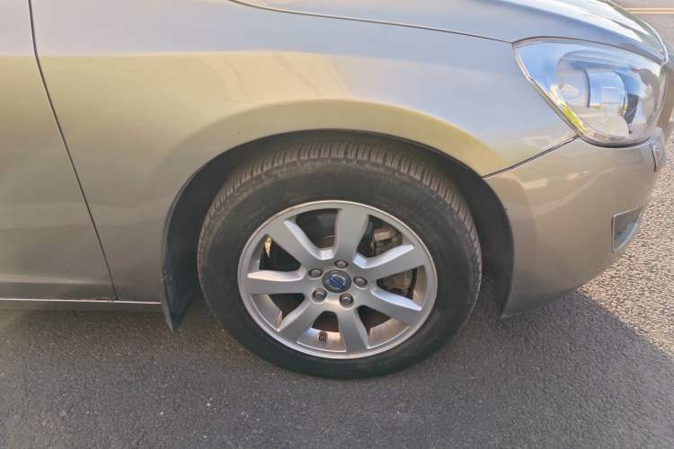 Used Volvo S60 2012 1.6T DRIVe Comfort Edition Right Front Wheel Hub