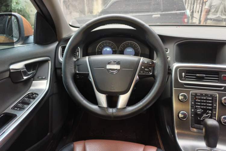 Used Volvo S60 2012 1.6T DRIVe ZhiShang Edition Steering Wheel