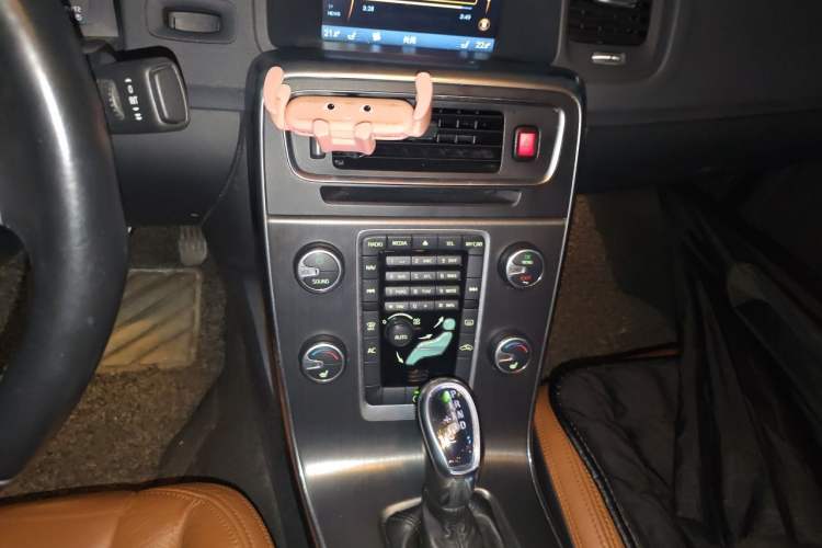Used Volvo S60 2013 T5 Zhiya Edition Audio And AC Panel