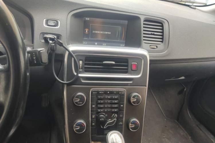 Used Volvo S60 2013 2.0T Progressive Edition Audio And AC Panel
