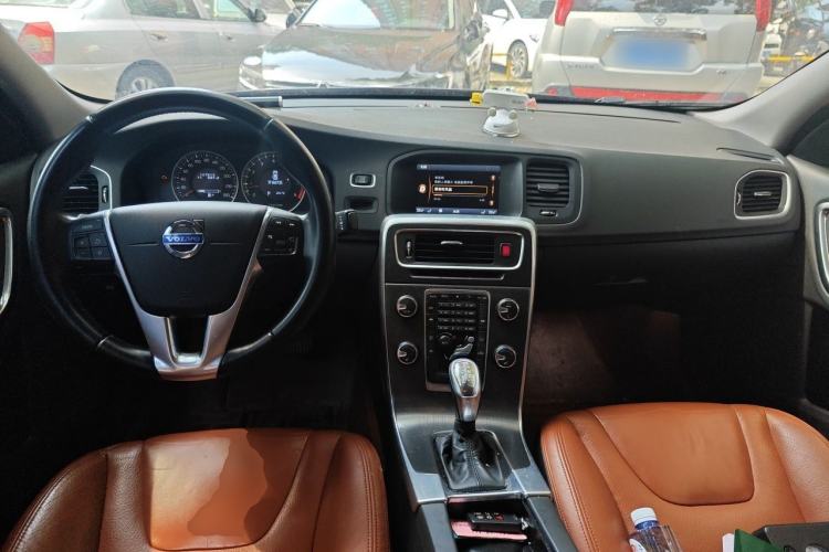 Used Volvo S60 2013 T5 Zhiya Edition Center Console