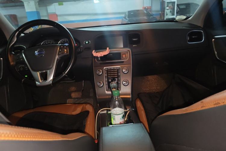 Used Volvo S60 2013 T5 Zhiya Edition Center Console