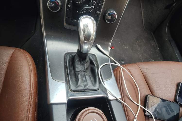 Used Volvo S60 2013 2.0T Progressive Edition Gear Lever