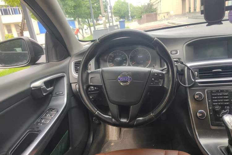 Used Volvo S60 2013 2.0T Progressive Edition Steering Wheel