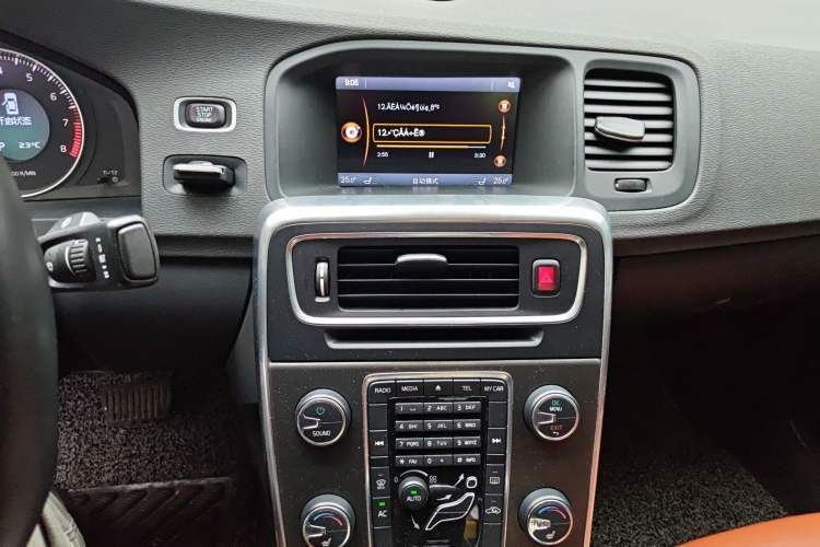 Used Volvo S60 2013 T5 Smart Edition Audio And AC Panel