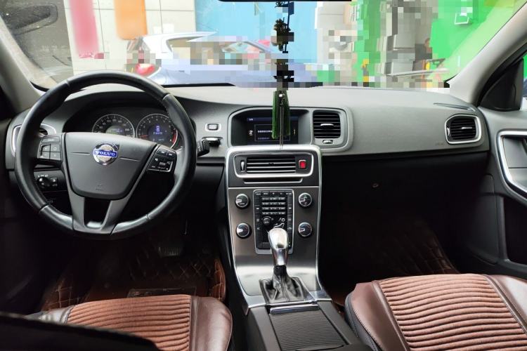 Used Volvo S60 2013 T5 Smart Edition Center Console