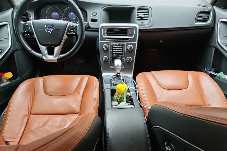 Used Volvo S60 2013 T5 Smart Edition Center Console