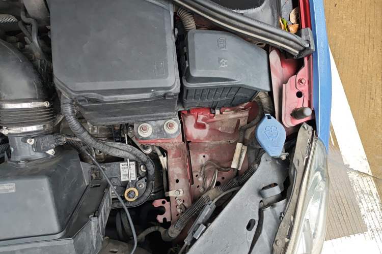 Used Volvo S60 2013 T5 Smart Edition Engine Bay Left
