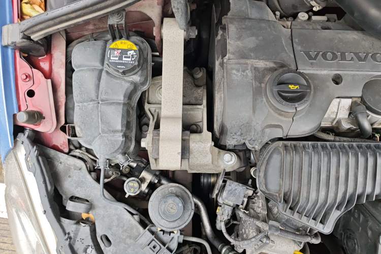Used Volvo S60 2013 T5 Smart Edition Engine Bay Right