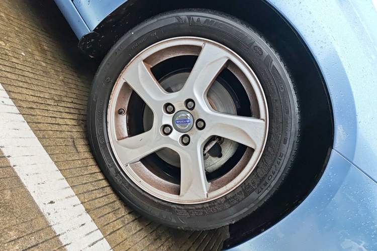Used Volvo S60 2013 T5 Smart Edition Right Front Wheel Hub