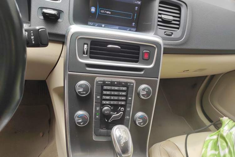 Used Volvo S60 2013 T5 Comfort Edition Audio And AC Panel
