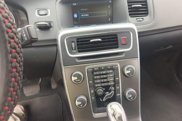 Used Volvo S60 2013 T5 Comfort Edition Audio And AC Panel