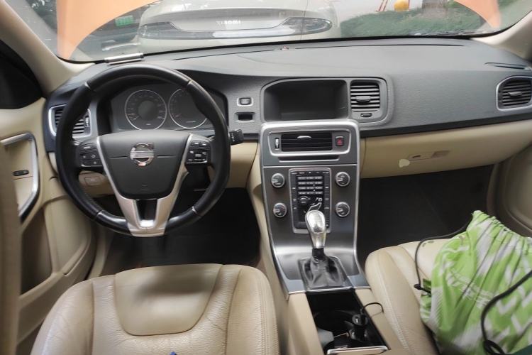 Used Volvo S60 2013 T5 Comfort Edition Center Console