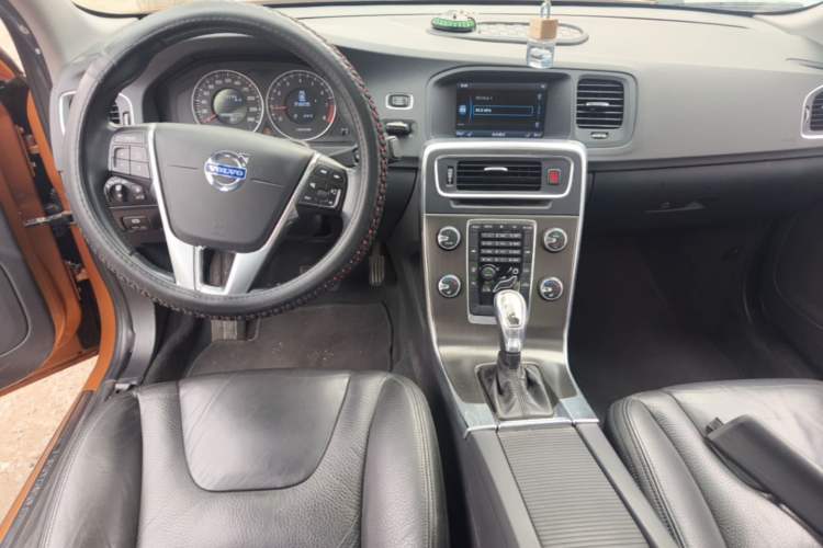Used Volvo S60 2013 T5 Comfort Edition Center Console