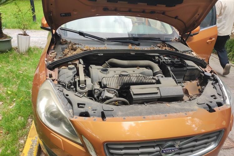 Used Volvo S60 2013 T5 Comfort Edition Engine Bay