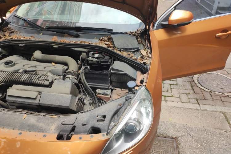 Used Volvo S60 2013 T5 Comfort Edition Engine Bay Left