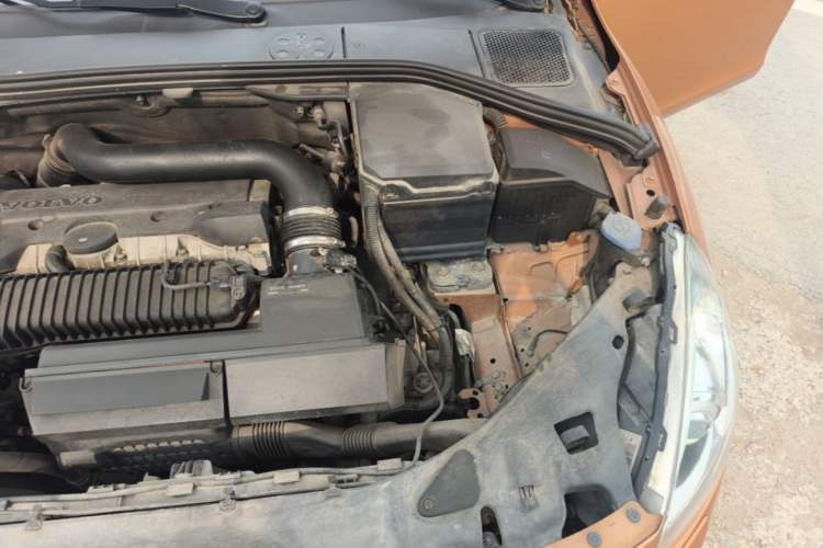 Used Volvo S60 2013 T5 Comfort Edition Engine Bay Left