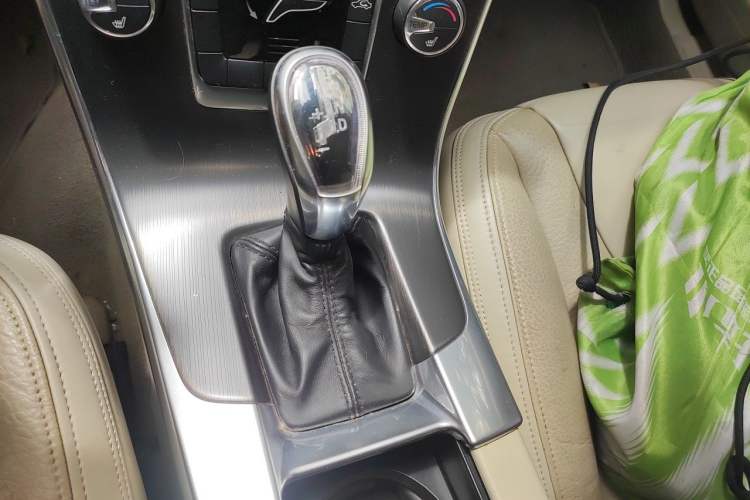 Used Volvo S60 2013 T5 Comfort Edition Gear Lever