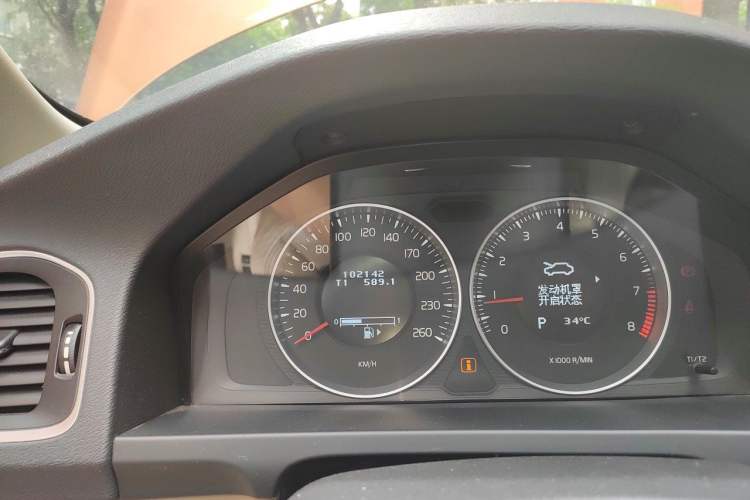 Used Volvo S60 2013 T5 Comfort Edition Odometer Close Up