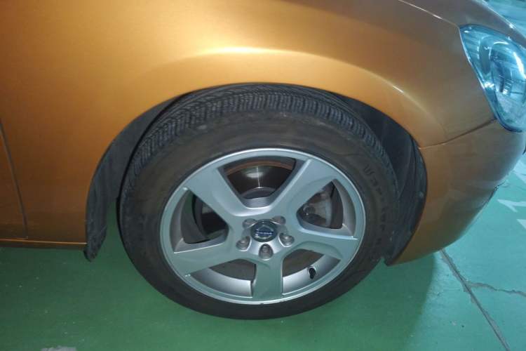 Used Volvo S60 2013 T5 Comfort Edition Right Front Wheel Hub