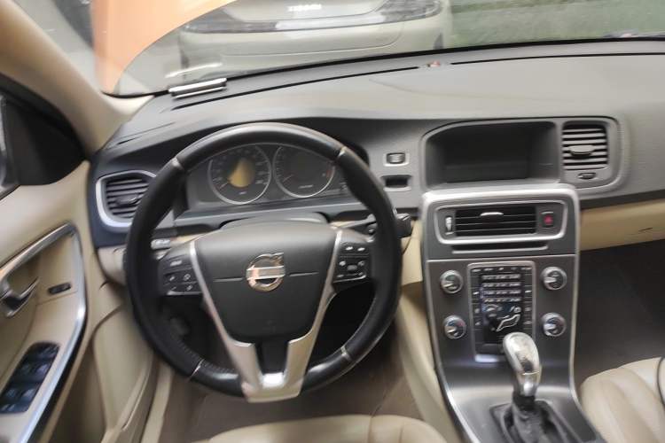Used Volvo S60 2013 T5 Comfort Edition Steering Wheel