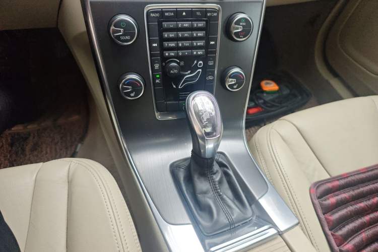 Used Volvo S60 2013 T5 Comfort Edition Gear Lever
