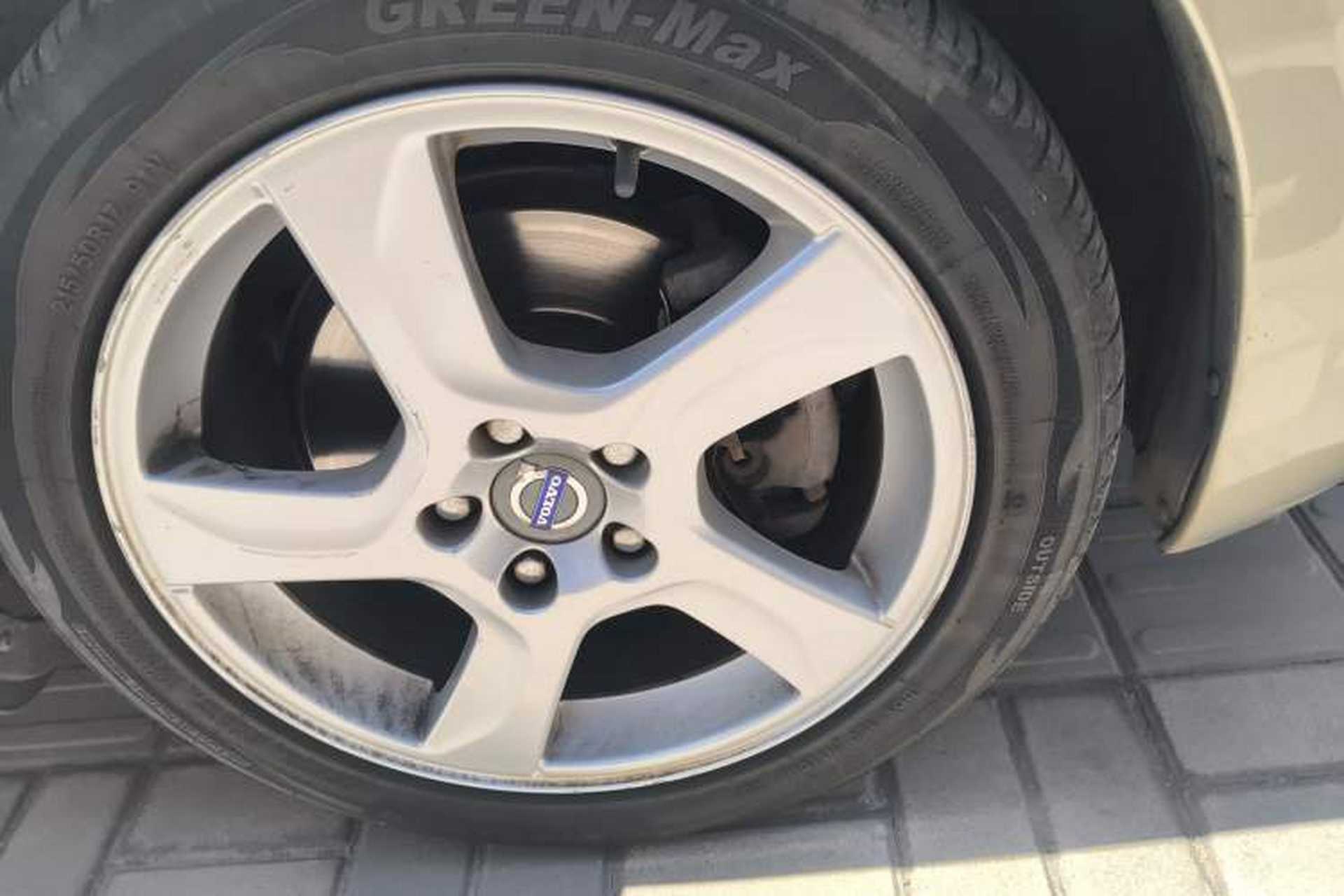 Used Volvo S60 2013 T5 Comfort Edition Right Front Wheel Hub