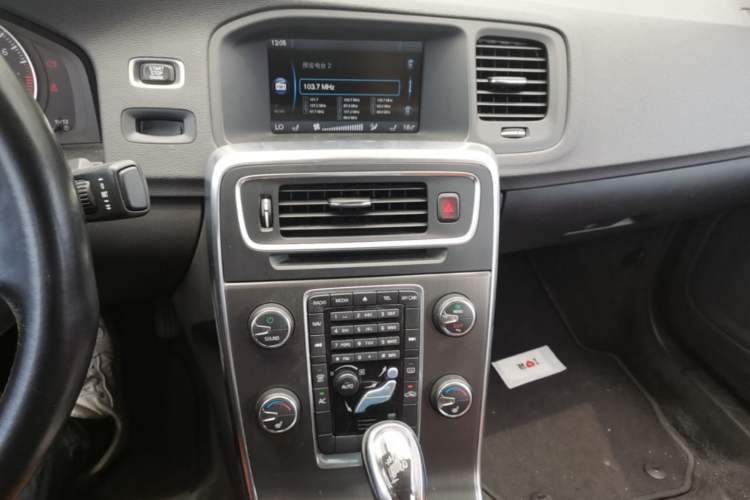 Used Volvo S60 2013 T5 Comfort Edition Audio And AC Panel