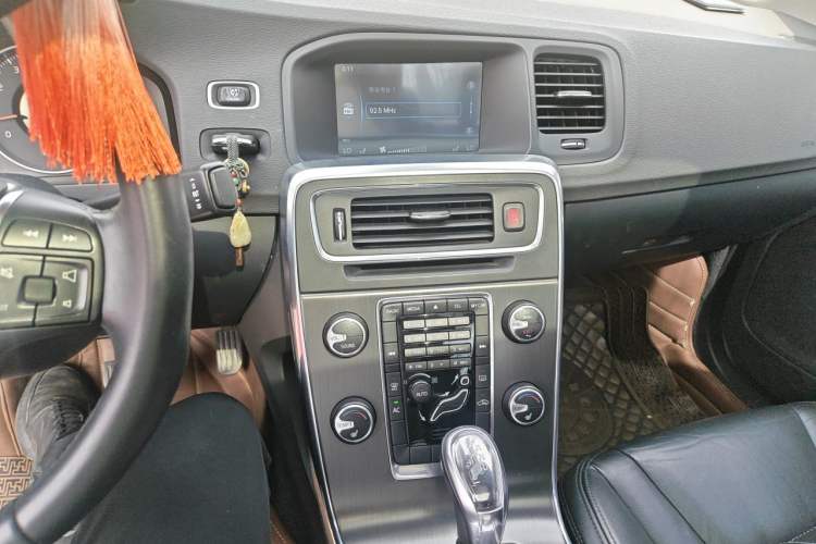 Used Volvo S60 2013 T5 Comfort Edition Audio And AC Panel