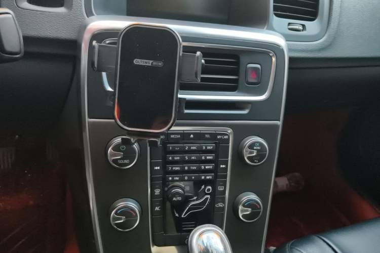 Used Volvo S60 2013 T5 Smart Edition Audio And AC Panel