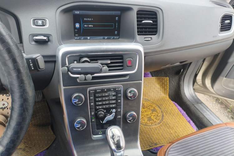 Used Volvo S60 2013 T5 Zhiya Edition Audio And AC Panel