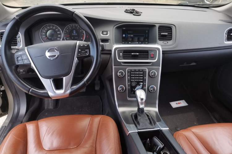Used Volvo S60 2013 T5 Comfort Edition Center Console