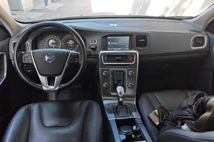 Used Volvo S60 2013 T5 Comfort Edition Center Console
