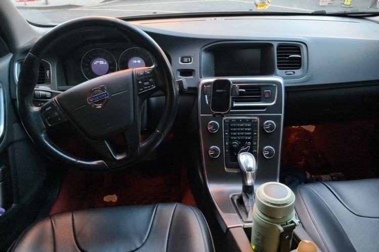 Used Volvo S60 2013 T5 Smart Edition Center Console