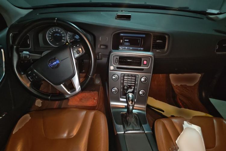 Used Volvo S60 2013 T5 Zhiya Edition Center Console