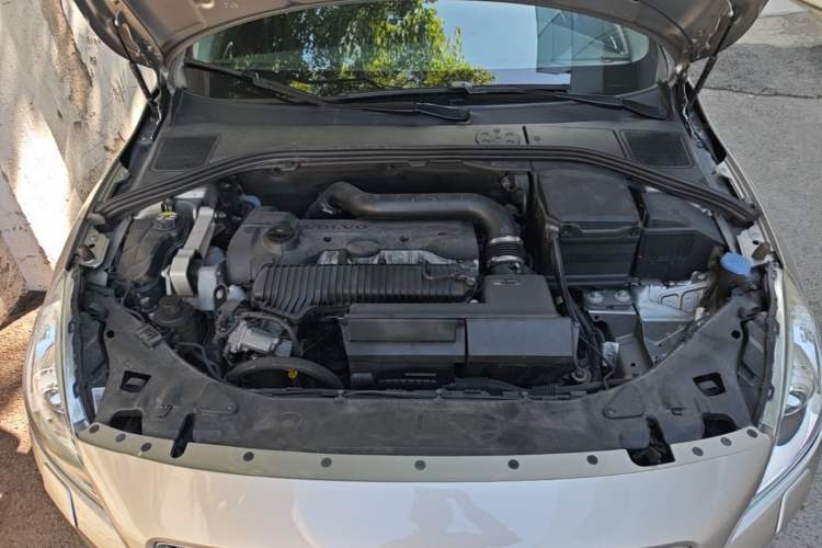 Used Volvo S60 2013 T5 Comfort Edition Engine Bay