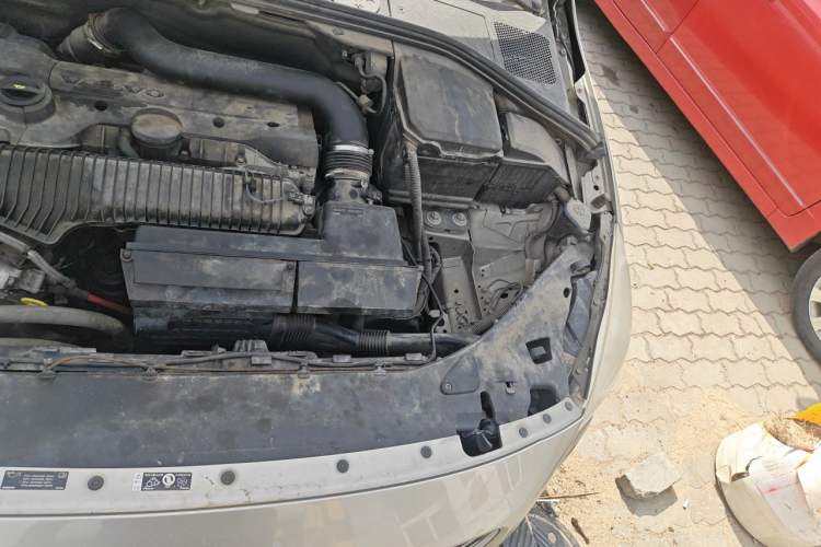 Used Volvo S60 2013 T5 Comfort Edition Engine Bay Left