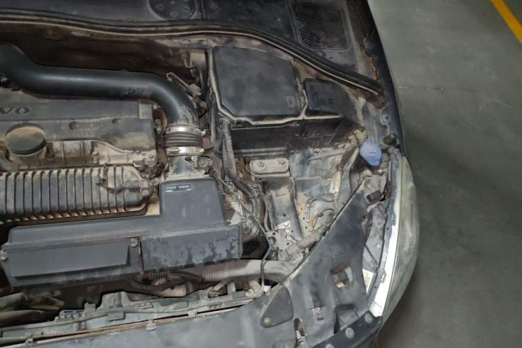 Used Volvo S60 2013 T5 Zhiya Edition Engine Bay Left