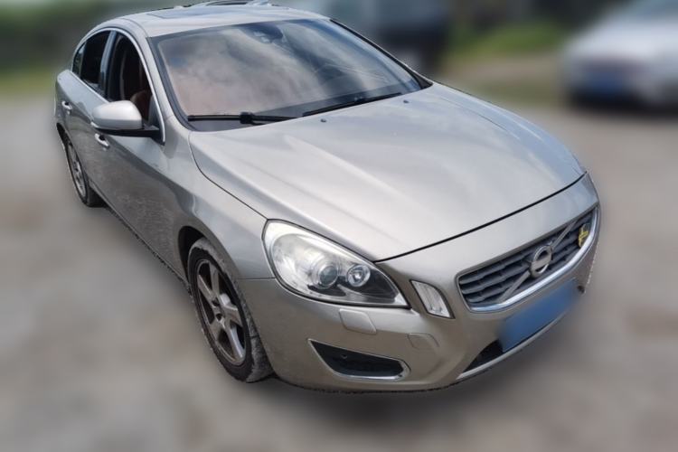 Used Volvo S60 2013 T5 Comfort Edition Front Right 45 Deg