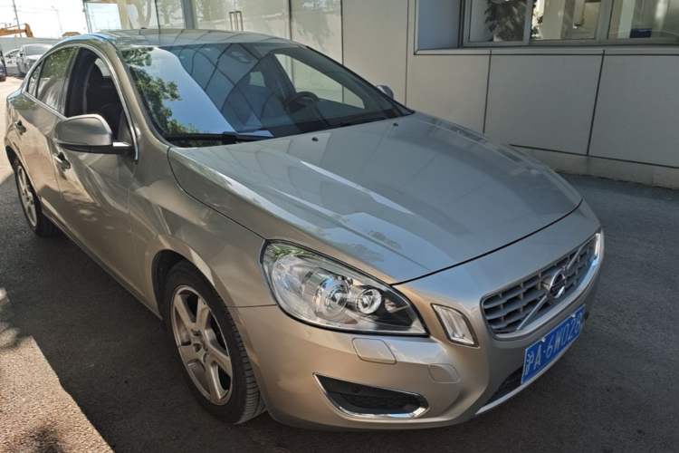 Used Volvo S60 2013 T5 Comfort Edition Front Right 45 Deg