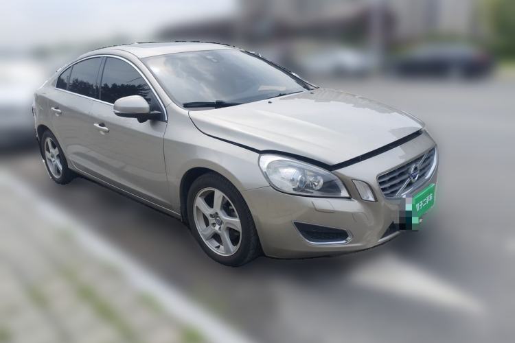 Used Volvo S60 2013 T5 Zhiya Edition Front Right 45 Deg