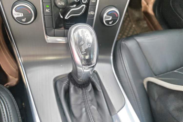 Used Volvo S60 2013 T5 Comfort Edition Gear Lever