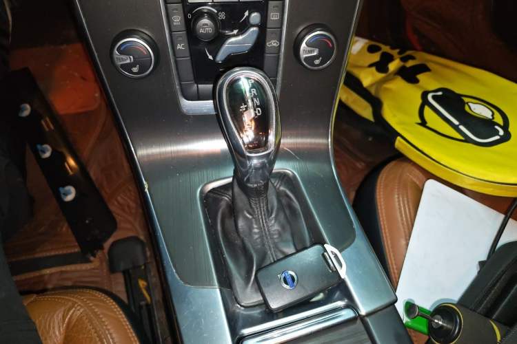 Used Volvo S60 2013 T5 Zhiya Edition Gear Lever