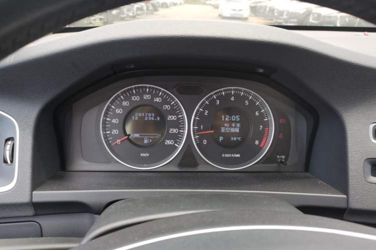 Used Volvo S60 2013 T5 Comfort Edition Instrument Cluster