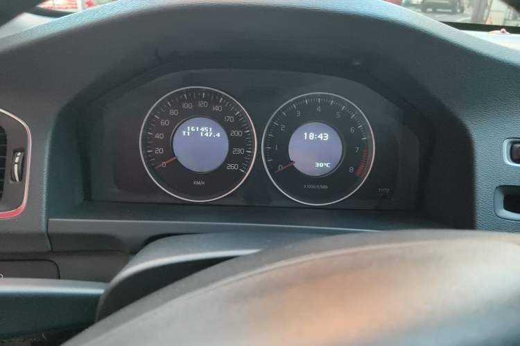 Used Volvo S60 2013 T5 Smart Edition Instrument Cluster